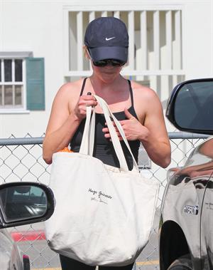 Reese Witherspoon on her way to the gym in Brentwood on May 30, 2013
