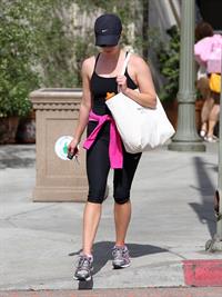 Reese Witherspoon on her way to the gym in Brentwood on May 30, 2013