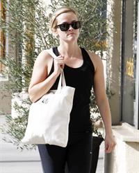 Reese Witherspoon - Heads to Kinetic Cycling for workout in Brentwood (21.06.2013) 