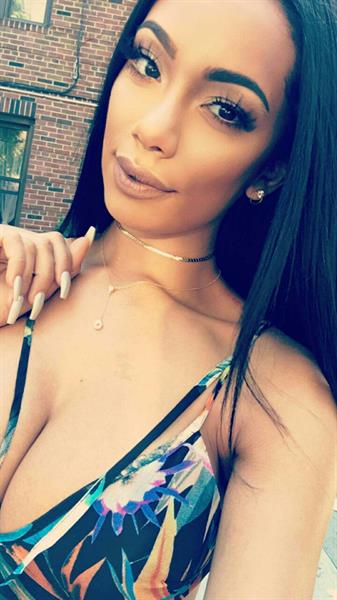 Erica Mena taking a selfie