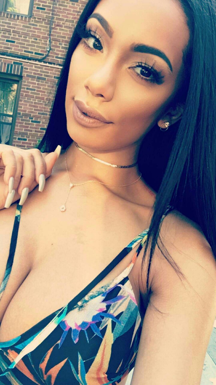 Erica Mena taking a selfie