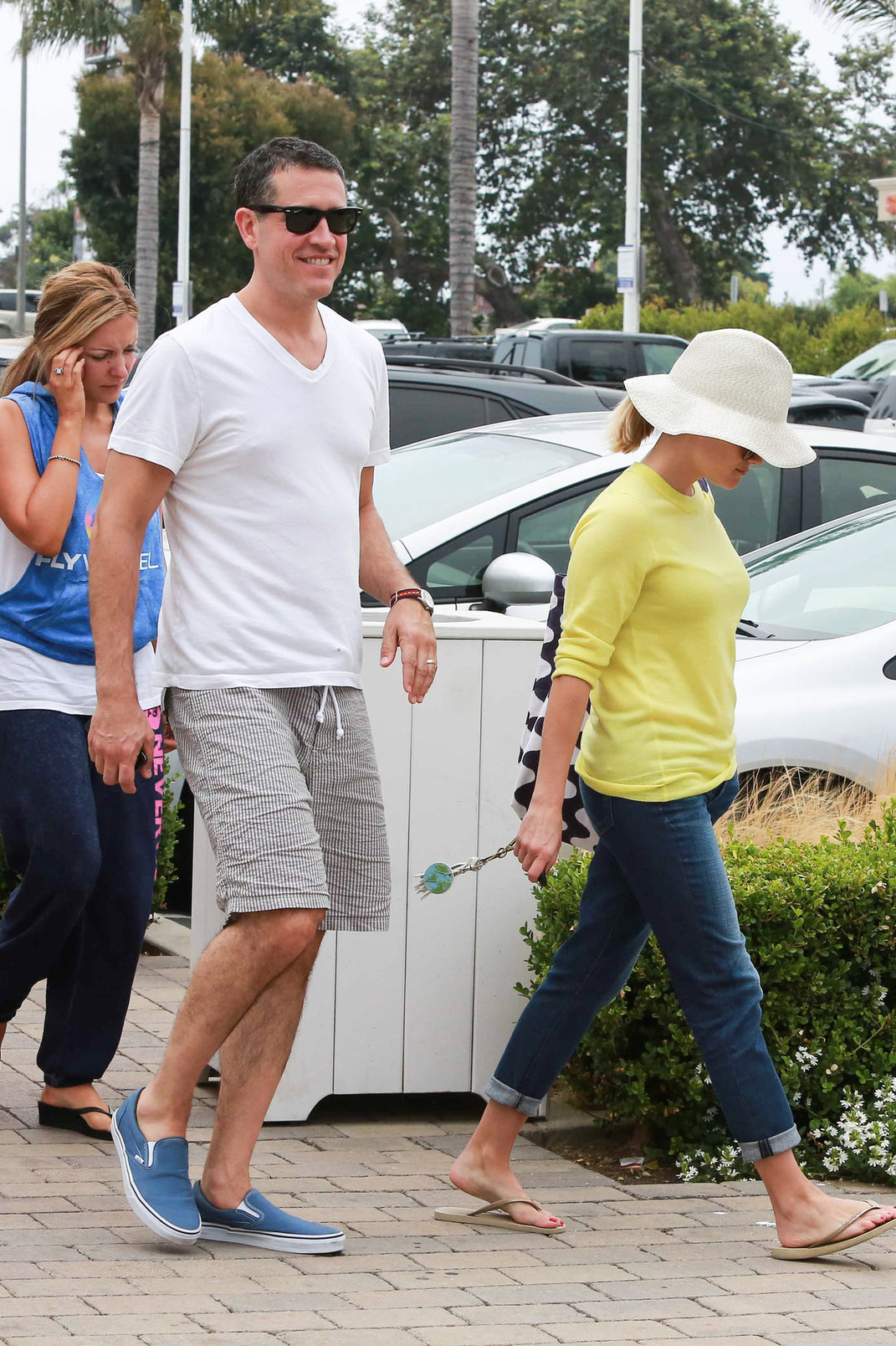 Reese Witherspoon Pictures Reese Witherspoon - Out and about in Malibu (05.07.2013)