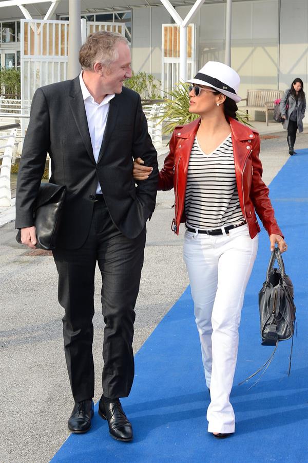 Salma Hayek - Touches down with her husband Francois-Henri Pinault at Marco Polo Airport in Venice (28.05.2013) 