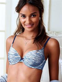 Gracie Carvalho in lingerie