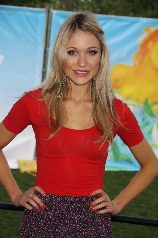 Katrina Bowden