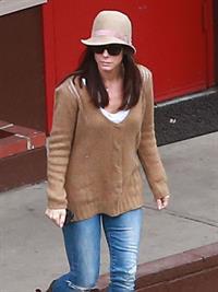 Sandra Bullock - Afternoon school run in Los Angeles (20.02.2013) 