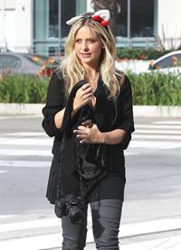 Sarah Michelle Gellar drops off her daughter at school in Santa Barbara  on Halloween 2012