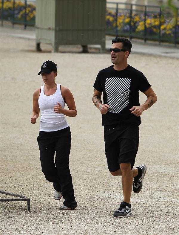 Scarlett Johansson - Jogging in the Jardin du Luxembourg in Paris on August 20, 2012