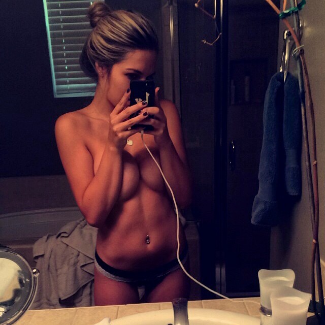 Lauren Mariee taking a selfie