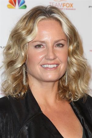 Sherry Stringfield Raising The Bar To End Parkinson's (Dec 5, 2012) 
