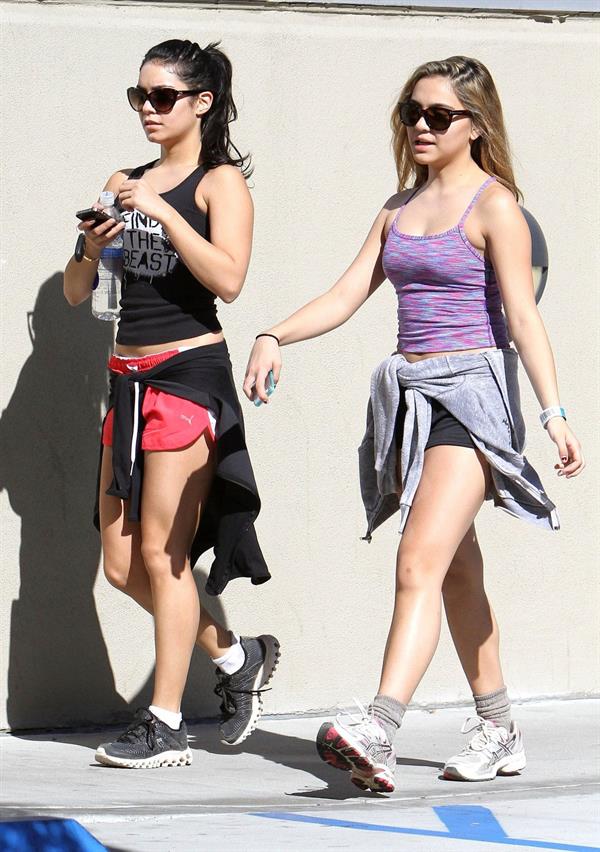 Vanessa Hudgens out and about in Studio City 10/29/12 Gal Number : 20121109182701775e-20