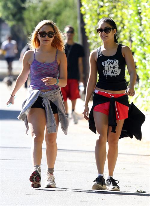 Vanessa Hudgens out and about in Studio City 10/29/12 Gal Number : 20121109182701775e-20