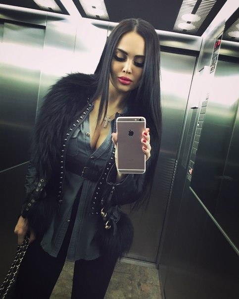 Nita Kuzmina taking a selfie