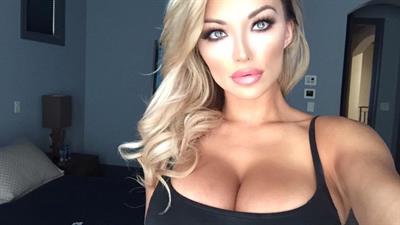 Lindsey Pelas