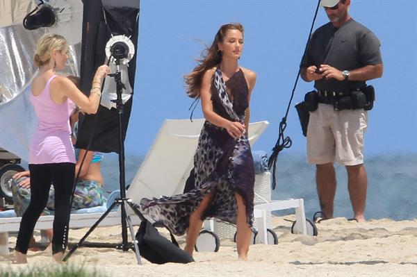 Minka Kelly films Charlie's Angels on a beach in Miami 02-09-11