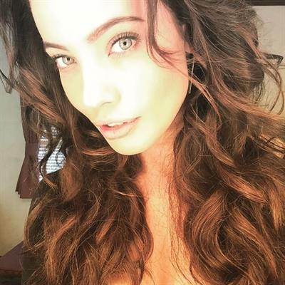 Stephanie Corneliussen taking a selfie