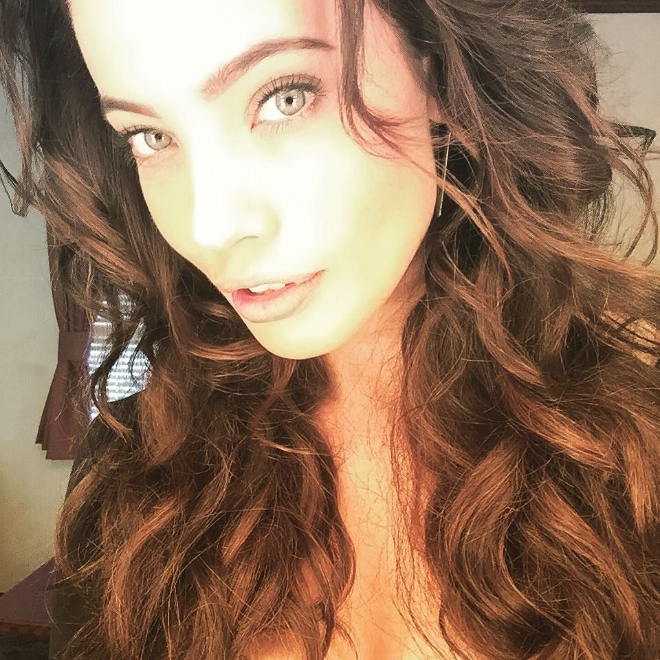 Stephanie Corneliussen taking a selfie