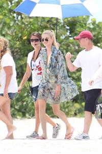 Minka Kelly, Annie Ilonzeh and Rachael Taylor film Charlie's Angels on a beach in Miami 02-09-11