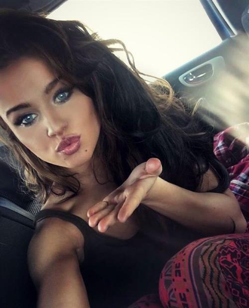 Rosie Mac taking a selfie