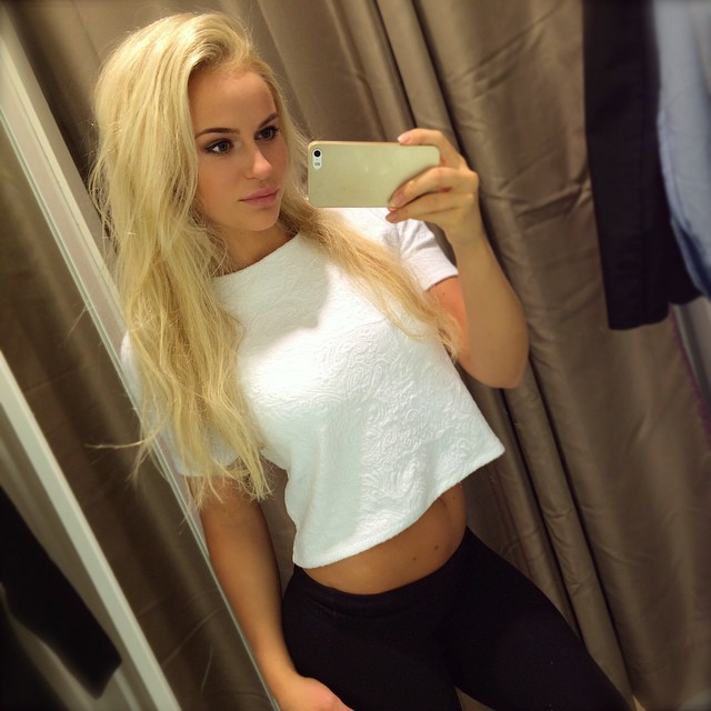 Anna Nyström taking a selfie