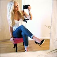 Anna Nyström taking a selfie