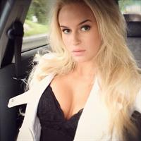 Anna Nyström taking a selfie