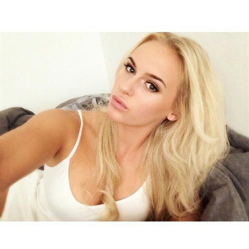 Anna Nyström taking a selfie