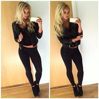 Anna Nyström taking a selfie