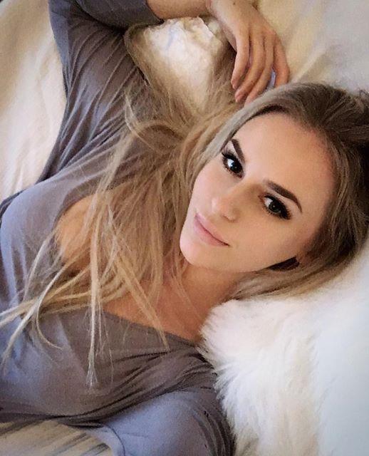 Anna Nyström taking a selfie