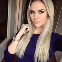 Anna Nyström taking a selfie