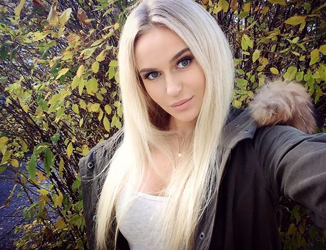 Anna Nyström taking a selfie