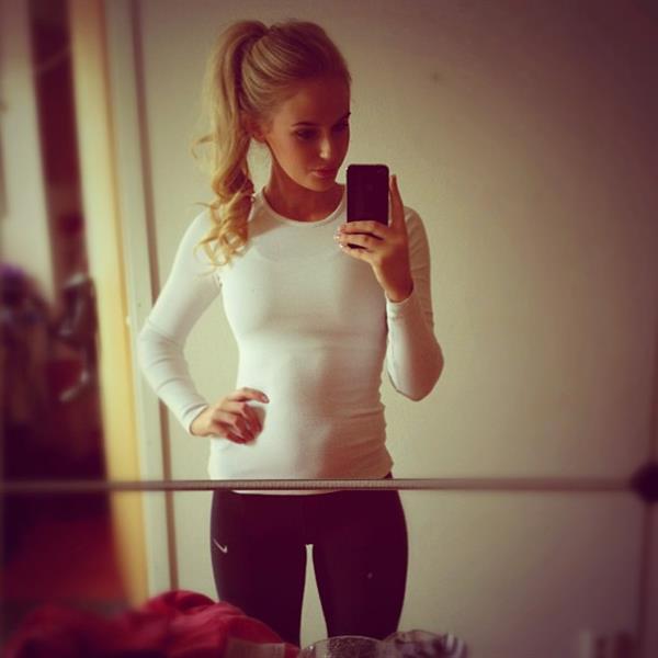 Anna Nyström taking a selfie