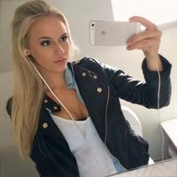 Anna Nyström taking a selfie