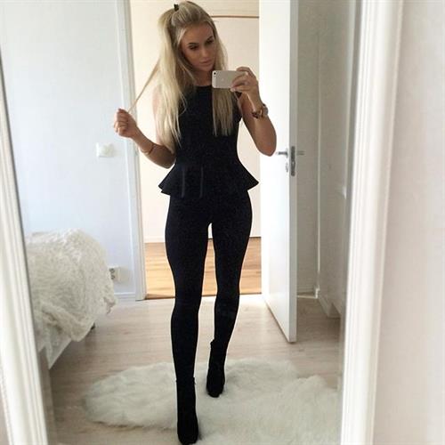 Anna Nyström taking a selfie