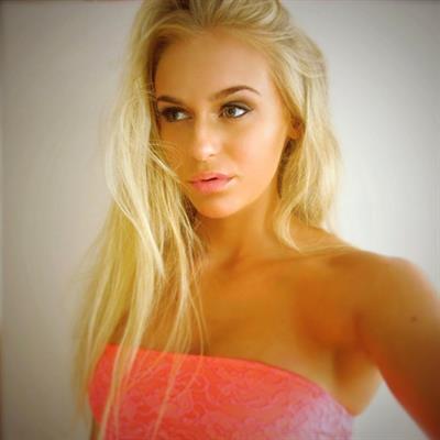 Anna Nyström taking a selfie