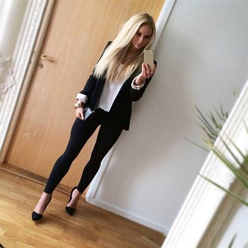 Anna Nyström taking a selfie