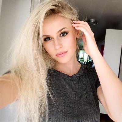 Anna Nyström taking a selfie