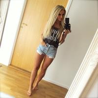 Anna Nyström taking a selfie