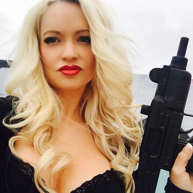 Mindy Robinson taking a selfie