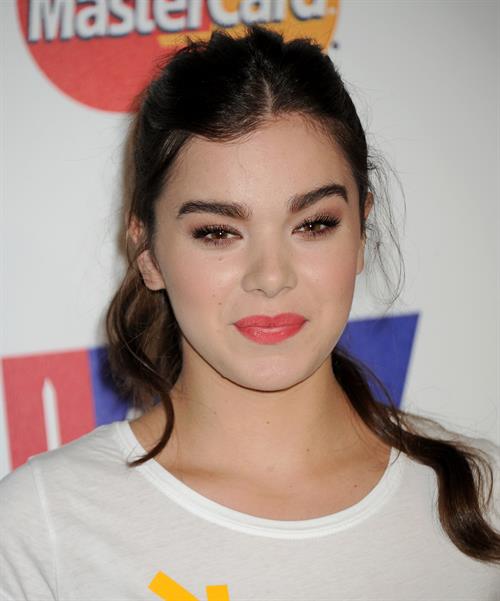 Hailee Steinfeld 4th Biennial Stand Up To Cancer SU2C September 5, 2014