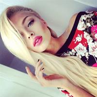 Aljona Shiskova taking a selfie