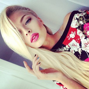 Aljona Shiskova taking a selfie