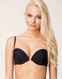 Aljona Shiskova in lingerie