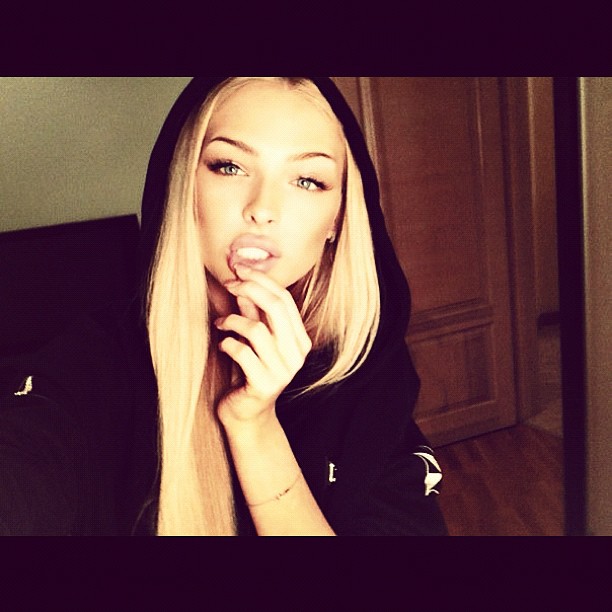 Aljona Shiskova taking a selfie