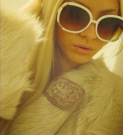 Aljona Shiskova taking a selfie