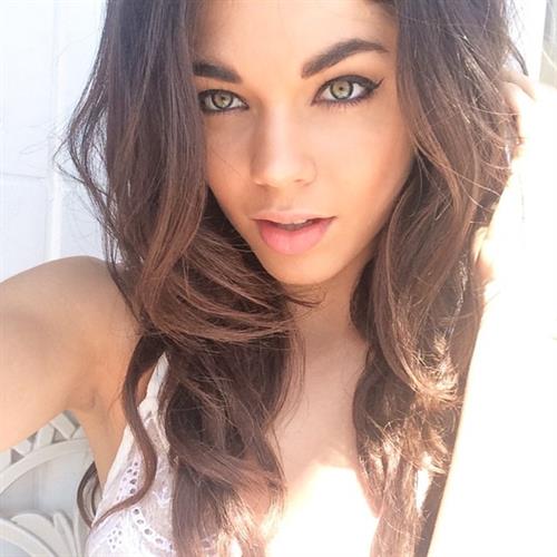 Aarika Wolf taking a selfie