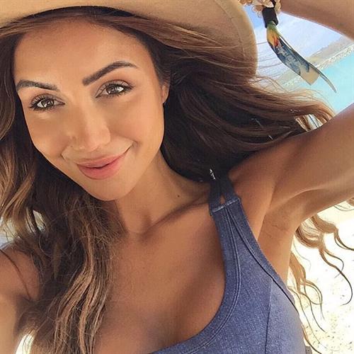 Pia Muehlenbeck in a bikini taking a selfie