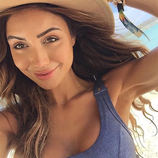 Pia Muehlenbeck in a bikini taking a selfie