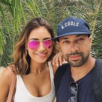 Pia Muehlenbeck taking a selfie