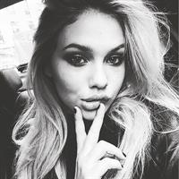 Hanna Edwinson taking a selfie